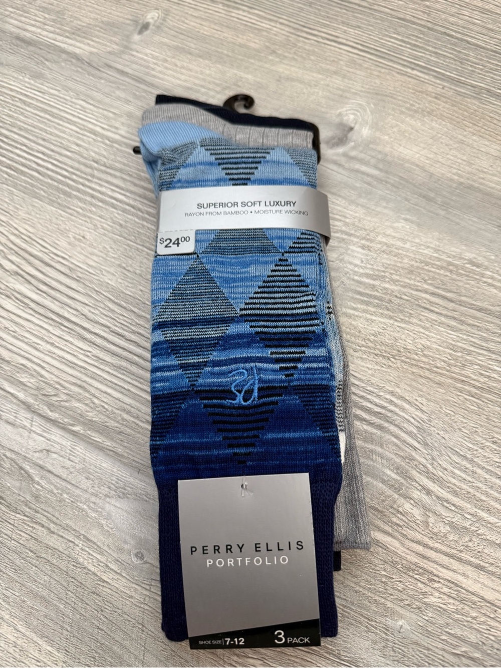 NWT Perry Ellis Blue Gradient Geometric Dress Socks - 3 Pack super soft Navy
